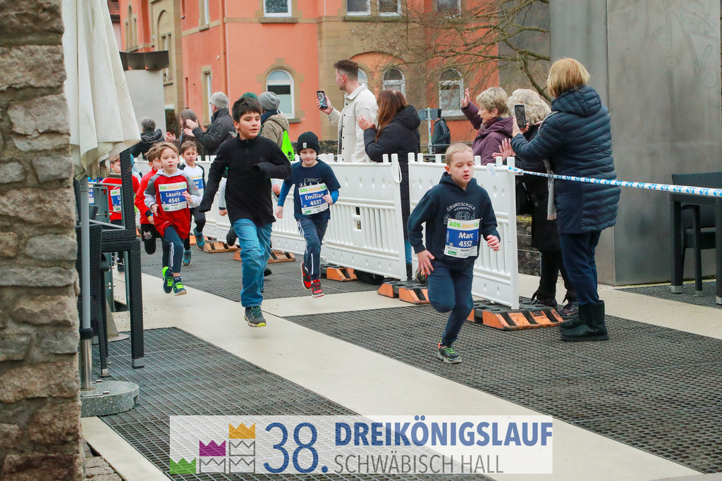 400m AOK Junior Cup | 3 Koenigslauf 2024 400m AOK Junior Cup - Realisiert mit Pictrs.com