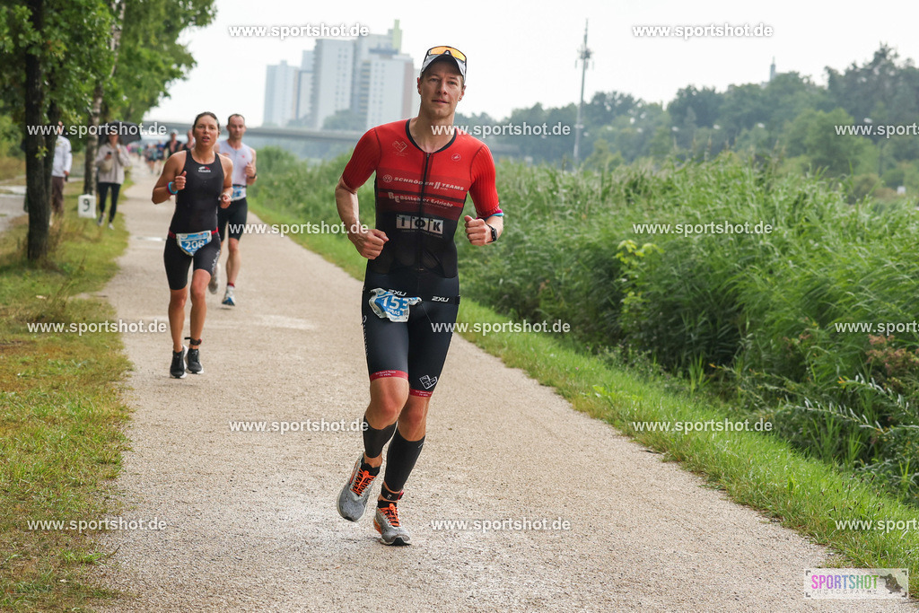 LUR_1556 | 34. M-net Erlanger Triathlon 2025 #erlangertriathlon  #mnettriathlon2025 #mnettriathlon #team #olympischedistanz #mitteldistanz #triathlon #maindonaukanal  #erlangertriathlon2025 #yourpictrs #tv1848 #tv1848erlangen  #triathlonbayern #sportinerlangen #demsportverbunden #sportshot_your_pictrs Copyright: www.sportshot.de