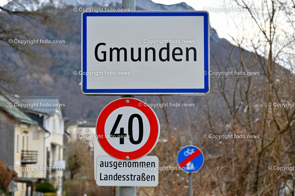 Gmunden_ 13.01.2023-5 | 13.01.2023, Gmunden, AUT, Gmunden, im Bild Ortstafel, Ortsschild, Ortsanfang, Geschwindigkeitsbeschraenkung, Tafel, Verkehrszeichen, 40KmH, Ortsgebiet
