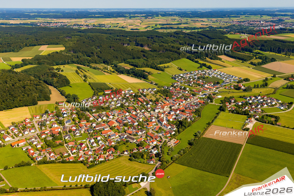 Luftaufnahme der Stadt Oberroth - Die Luftaufnahme wurde 2025 vom UL-Flugzeug heraus erstellt ( keine Drohne ) - Hochauflösende Luftaufnahme - für professionelle Ausdrucke geeignet. Die Geschenkidee !Mit Lizenz und Bildrechte bestellbar