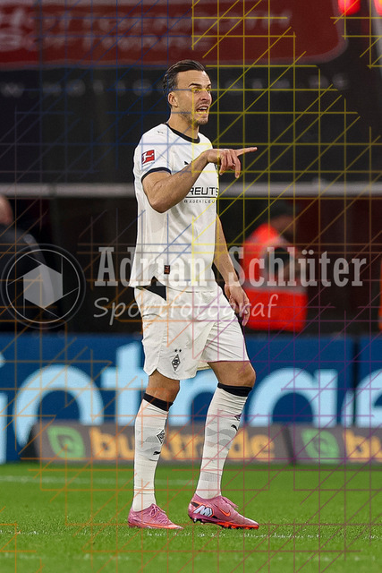 Bayer 04 Leverkusen vs Borussia Mönchengladbach - Bundesliga  | Leverkusen, Deutschland, 21.09.25:   Haris Tabakovic (Borussia Mönchengladbach) gestikuliert, Gestik waehrend des Spiels der Bundesliga zwischen  Bayer 04 Leverkusen vs Borussia Mönchengladbach in der BayArena(Foto von Brauer-Fotoagentur / Adrian Schlueter)