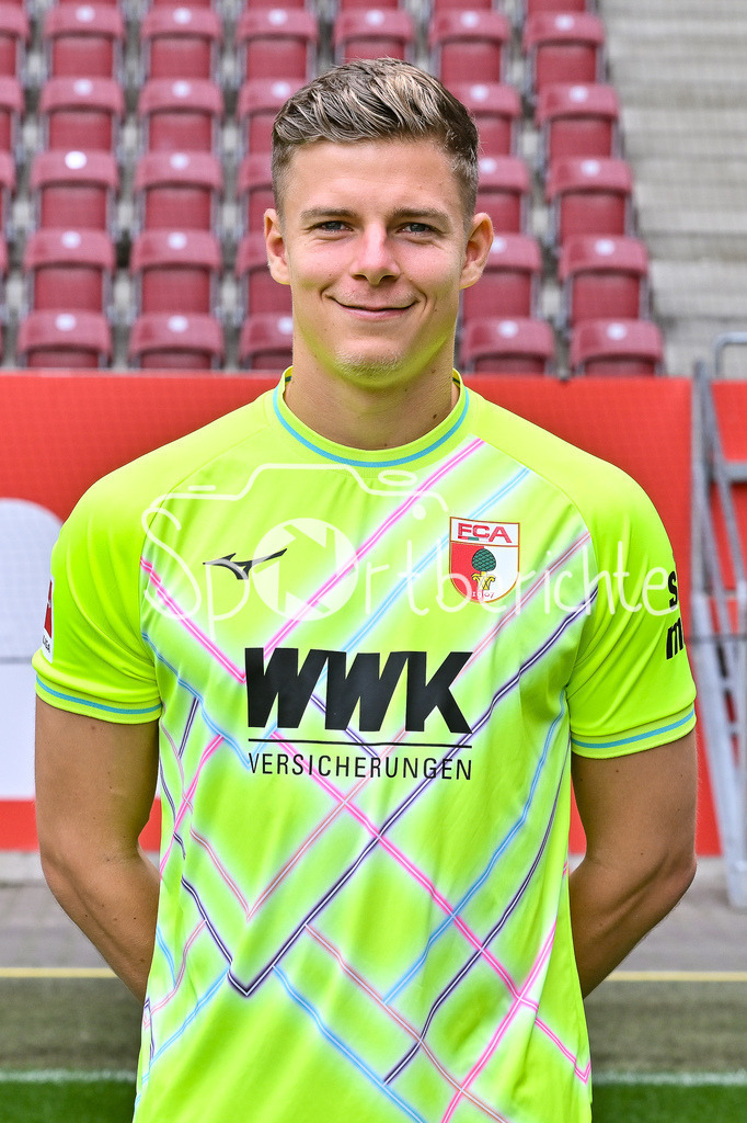 FC Augsburg 2025/26 | Finn DAHMEN / Einzelfoto / Freisteller / Media Day FC Augsburg: WWK-Arena am 06.08.2025