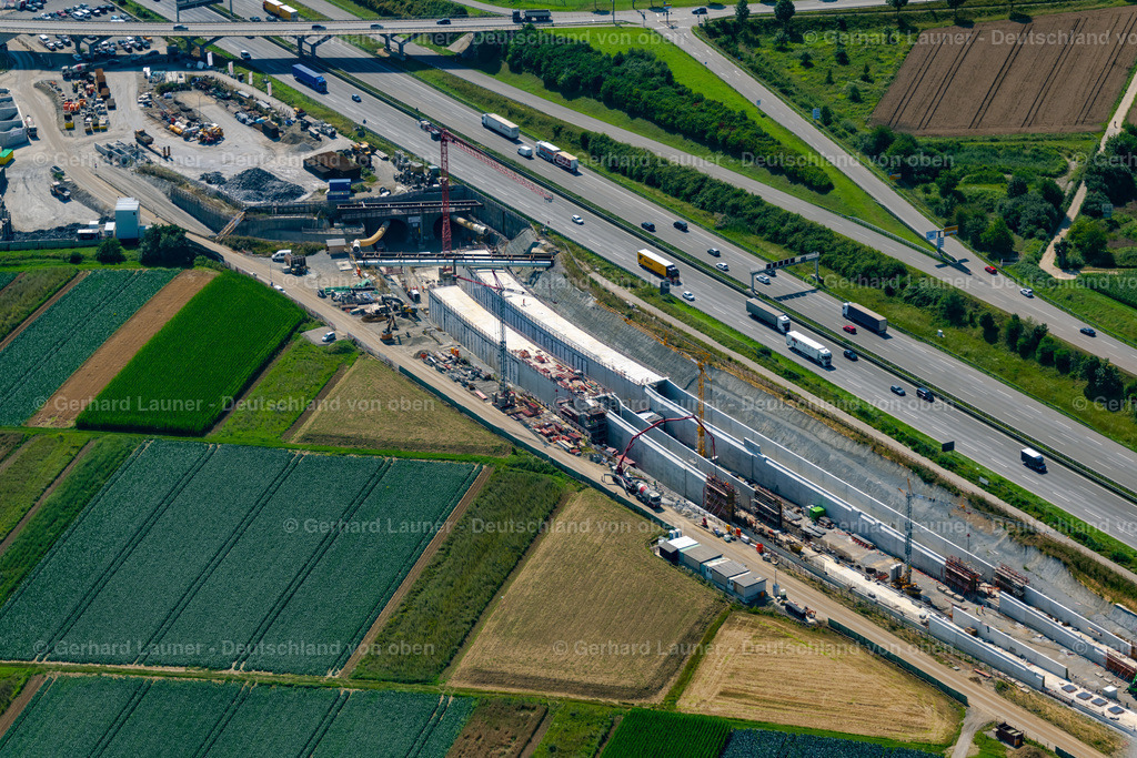 4047173 | STUTTGART 11.08.2021 Baustelle mit Tunnelführungsarbeiten für die Streckenführung und den Verlauf " Flughafentunnel " parallel zum Verlauf der Autobahn BAB A8 in Stuttgart im Bundesland Baden-Württemberg, Deutschland. Weiterführende Informationen bei: CDM Smith Consult GmbH,  GBI Gackstatter Beratende Ingenieure GmbH,  Max Bögl Bauservice GmbH &amp; Co. KG,  Vössing Ingenieurgesellschaft mbH. // Construction site with tunneling work for the route and the "airport tunnel" course parallel to the course of the A8 motorway in the Plieningen district of Stuttgart in the state Baden-Wuerttemberg, Germany. Further information at: CDM Smith Consult GmbH,  GBI Gackstatter Beratende Ingenieure GmbH,  Max Boegl Bauservice GmbH &amp; Co. KG,  Voessing Ingenieurgesellschaft mbH. Foto: Gerhard Launer