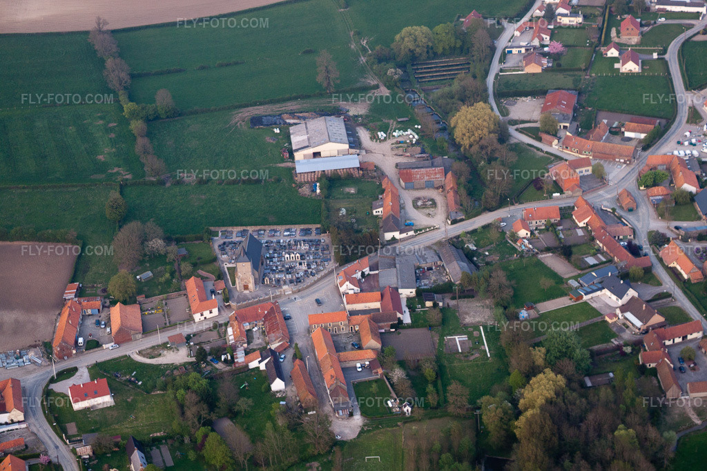 Aerial view: View of the town in Quesques in the state Pas de Calais, France. – Photo: IMG_40154.jpg taken on 04/17/2011 by Werner Riehm/FLY-FOTO.com – Resolution of the original: 4752 x 3168 px