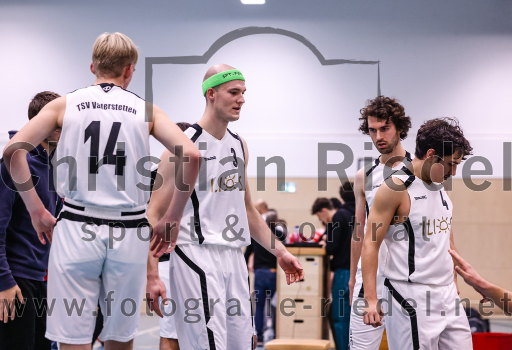 2022-12-03_110_TSV_Vaterstetten_gegen_TG_Landshut | Vaterstetten, Deutschland, 03.12.2022:
Basketball, Bayernliga Herren Südost 2022 / 2023, 7. Spieltag, TSV Vaterstetten gegen TG Landshut, Endergebnis: 71:78

D. Wolf (TSV Vaterstetten, #14), F. Sutur (TSV Vaterstetten, #3), Luca Maurice Kohll (TSV Vaterstetten, #7), Benicio Trinidad Paz (TSV Vaterstetten, #4)

Foto: Christian Riedel / fotografie-riedel.net