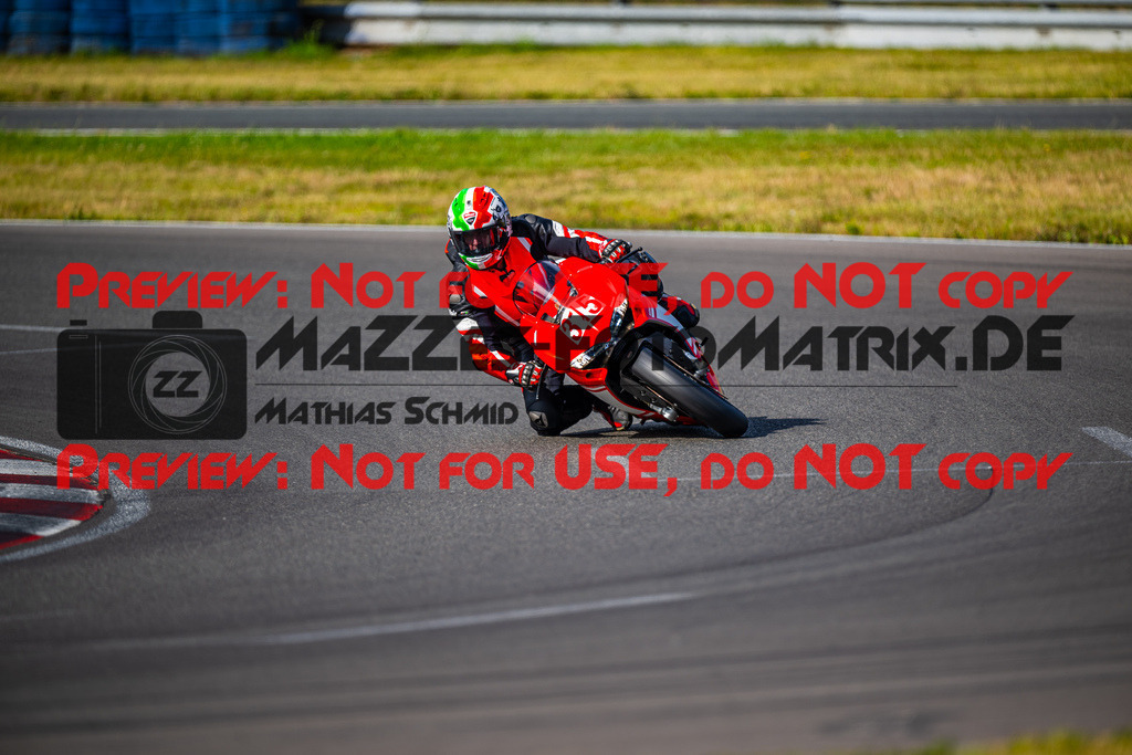 MaZZes_FotoMatrix_240724_6007705_2-708 | ROT