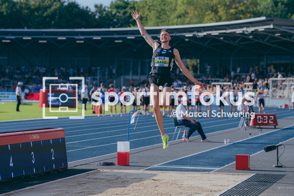 Deutsche Meisterschaften der Frauen und Männer 2026 | Simon Batz, MTG Mannheim, Weitsprung, Deutsche Meisterschaften der Frauen und Männer 2026, Lohrheidestadion Bochum-Wattenscheid, 25.07.2026. Foto: Marcel Schwering / sportimfokus - Realisiert mit Pictrs.com