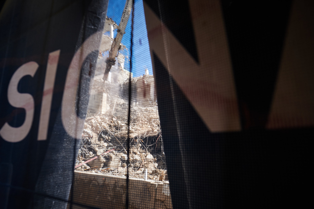 Signa Bauprojekt (Warenhaus-Konzept) in der Mariahilfer Straße | Wien, Austria - August 10, 2021: Details vom Signa Bauprojekt (Warenhaus-Konzept) in der Mariahilfer Straße 10–18. - Realisiert mit Pictrs.com