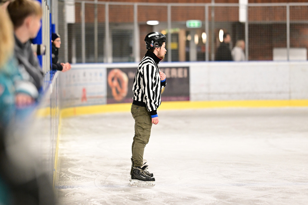 Eishockey I Frauen I Saison 2023-2024 I Testspiel I TuS Harsefeld Tigers - Crocodiles Hamburg | Der Sportfotograf. - Realisiert mit Pictrs.com