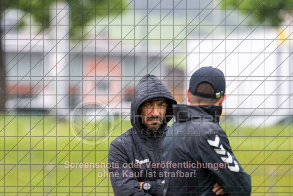 20250504_141431_0304 | #,1.FC Donzdorf (rot) vs. TSV Frommern (schwarz), Fussball, Frauen-Verbandsliga Württemberg, 18. Spieltag, Saison 2024/2025, Rasenplatz Lautertal Stadion, Süßener Straße 16, 73072 Donzdorf, 04.05.2025 - 13:00 Uhr,Foto: PhotoPeet-Sportfotografie/Peter Harich
