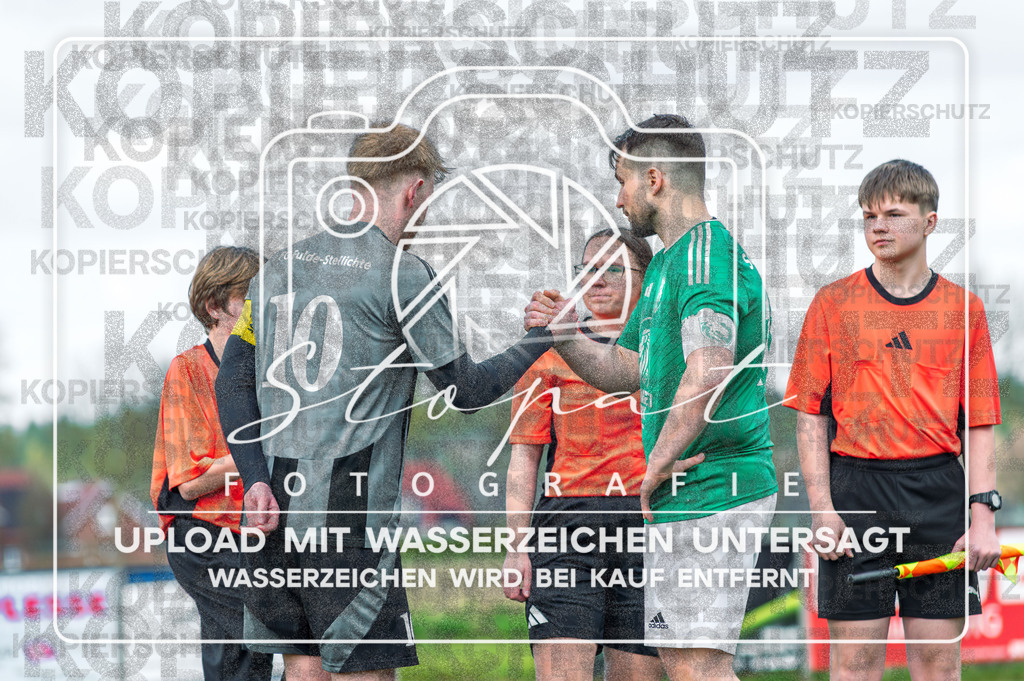FGFS-SGA-1012 | Pascal-Laurin Berger (FG Fulde-Stellichte #10) und Florian Bartels (SG Allertal #16) beim Herren Kreisliga HK Spiel zwischen FG Fulde-Stellichte und SG Allertal im Fulder Zentralstadion, Fulde (Simon Paul Stopat) - Realisiert mit Pictrs.com