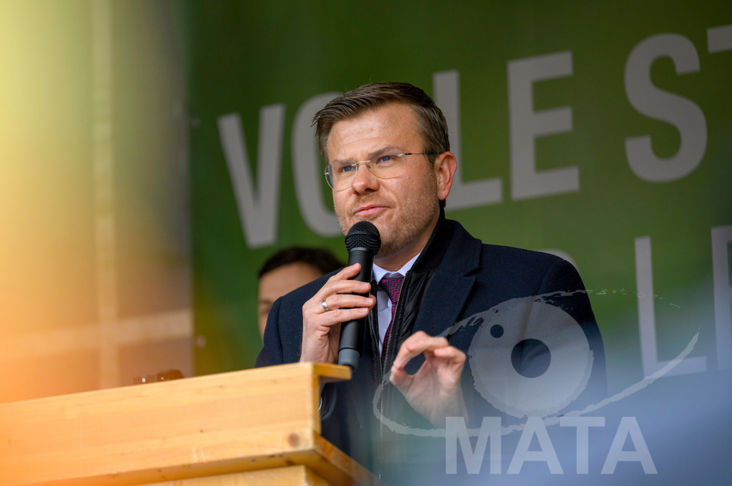 _DWA4564 | Oberbürgermeister Nürnberg, Marcus König bei Bauerndemo gegen Agrarpolitik der Bundesregierung  auf dem Straße Obstmarkt und Hauptmarkt . Nürnberg, 08.01.2024 - Realisiert mit Pictrs.com