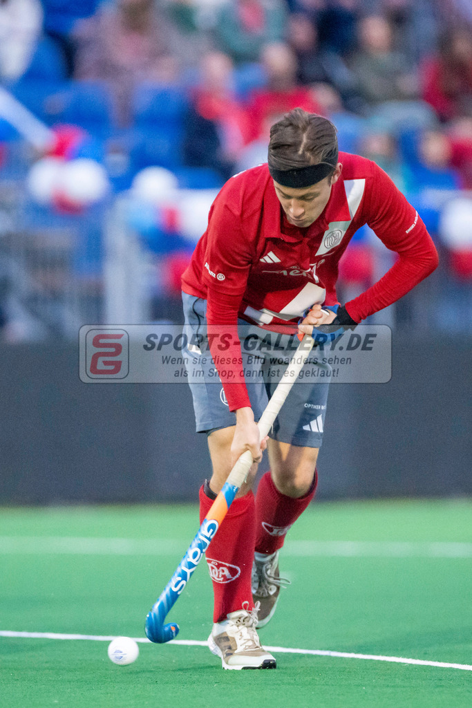 Final4_20240518-2118-0042 | Bonn, Deutschland, 18.05.2024: Till Brockmann (Der Club an der Alster) in Aktion waehrend des Spiels der Deutsche Feldhockey-Meisterschaften 2024 zwischen Final 4 Herren Hamburger Polo Club - Der Club an der Alster im Bonner THV am 18.05.2024 in Bonn, Deutschland. (Foto von Stephan Fehrmann)

Bonn, Germany, 18.05.2024: Till Brockmann (Der Club an der Alster) in action during the game of Deutsche Feldhockey-Meisterschaften 2024 between Final 4 Herren Hamburger Polo Club - Der Club an der Alster in Bonner THV at 18.05.2024 in Bonn, Deutschland. (Foto from Stephan Fehrmann)