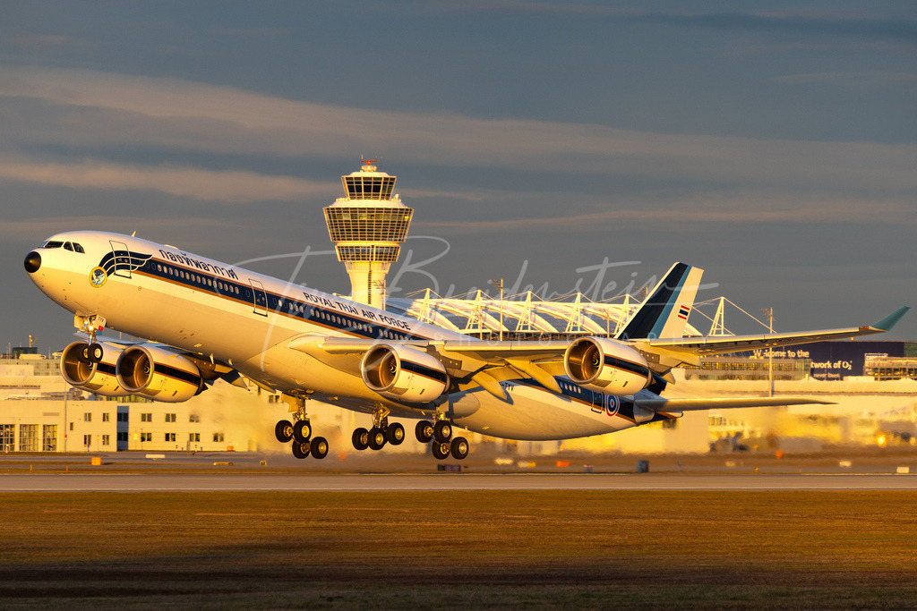 138 | Buy high-quality aviation and travel photography prints by professional photographer Timo Breidenstein. Authentic images, professionally printed, worldwide shipping. - Realisiert mit Pictrs.com