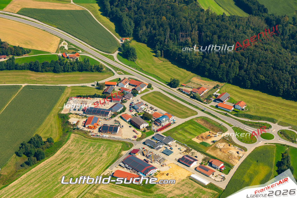 Das Luftbild zeigt : Haunberg Reischach - Die Luftaufnahme wurde 2024 vom UL-Flugzeug aus erstellt ( keine Drohne ) - Hochauflösende Luftaufnahme - Für grossformatige Ausdrucke geeignet. Die Geschenkidee !Mit Lizenz und Bildrechte bestellbar