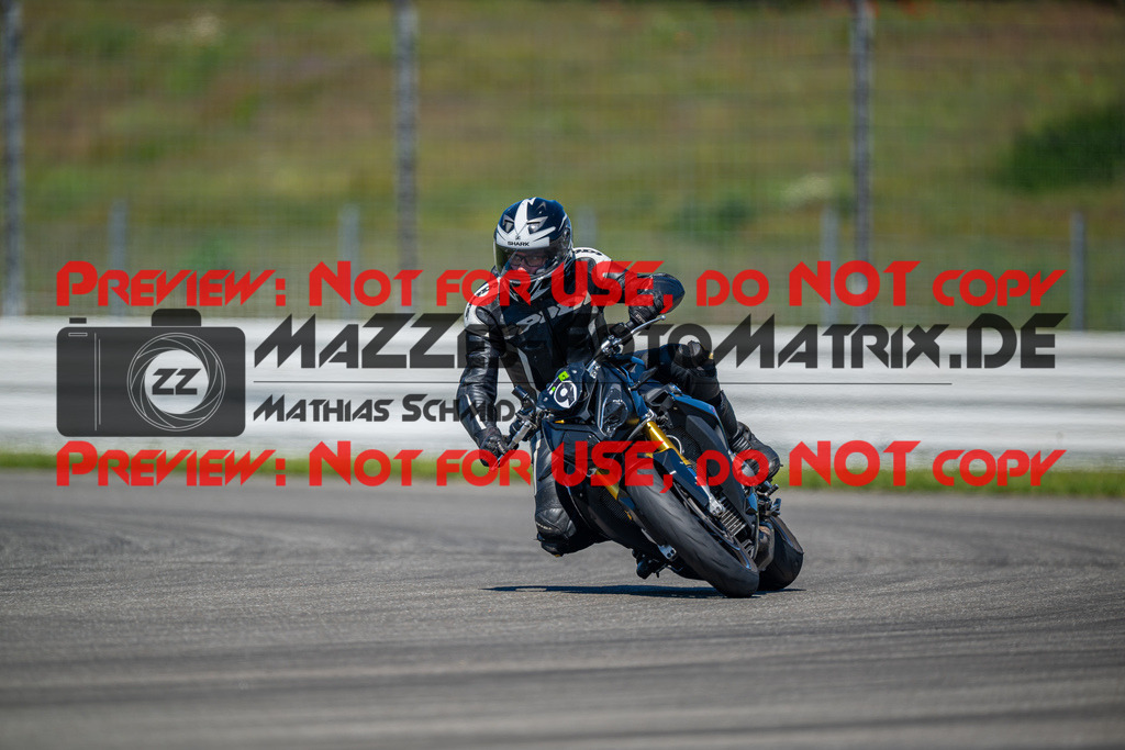 MaZZes-Fotomatrix-20260523-112699 | GRUEN