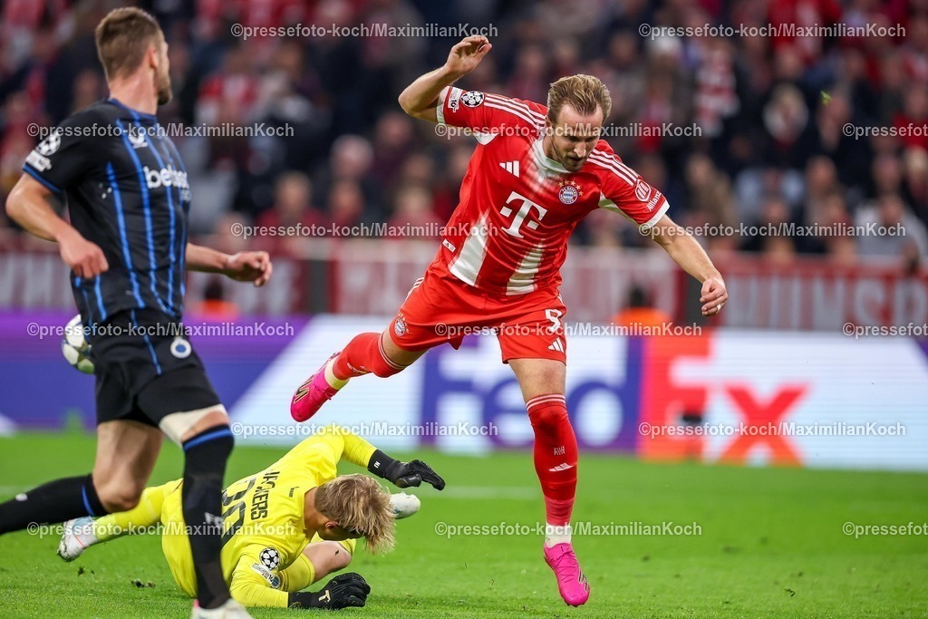 UCL22102501093 | 22.10.2025, Fußball, UEFA Champions League, FC Bayern München - Club Brügge, Allianz Arena, Saison 2025 2026: Harry Kane&nbsp;(FC Bayern Muenchen #09) scheitert an Torwart Nordin Jackers&nbsp;(Club Bruegge #29) Regulations prohibit any use of photographs as image sequences and or quasi-video.