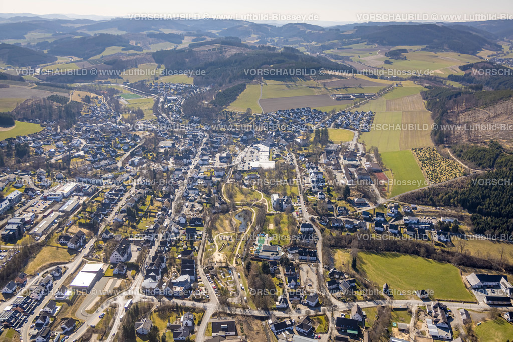 Eslohe220303885 | Luftbild, Ortsansicht mit Kurpark, Eslohe, Eslohe, Sauerland, Nordrhein-Westfalen, Deutschland