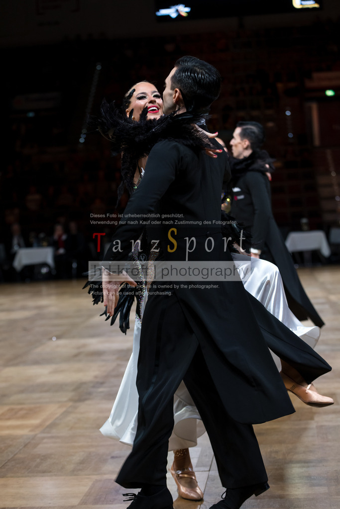 20241109_DM-Formationen_Vorrunde_2720 | Tanzsportbilder, Standardtanz, Lateintanz, WDSF, DTV, LTVB, dancecomp, goc, hessen tanzt, blaues band der spree, walzer, tango, wiener walzer, slowfox, quickstepp, samba, rumba, cha-cha-cha, paso doble. jive, hd-kroft photography, turniertanzsport