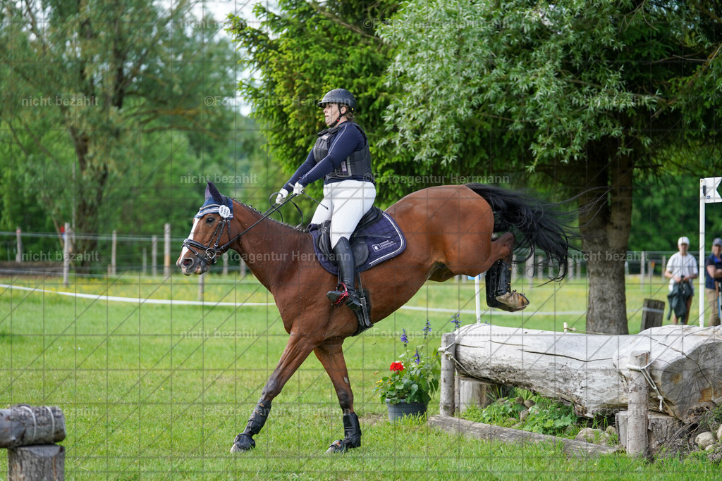 20240518-FAH04176 | Turnierbilder von Niederseon, Turnierfotografen Bayern, Fotoagentur Herrmann, Geländebilder, Reitsportfotografie