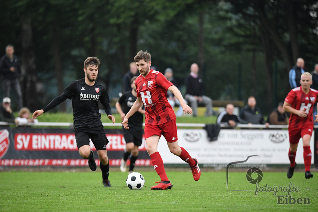 SVE Wiefelstede-TV Metjendorf | Herren Kreisliga; SVE Wiefelstede (schwarz)-TV Metjendorf (rot) am 31.05.2024; in Wiefelstede (Am Breeden), Photo: Philip Eiben 2024 - Realisiert mit Pictrs.com