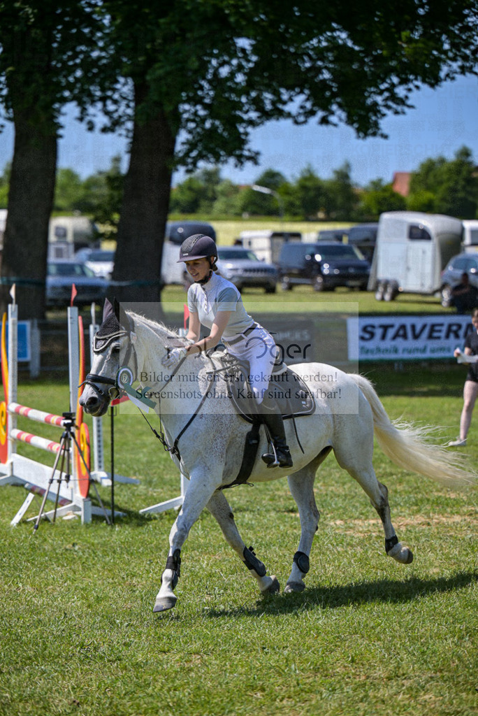 Reitturnier Voxtrup | Entdecke hochwertige Reitturnierfotos von Foto Oger. Professionell, emotional und authentisch – jetzt Lieblingsmomente im Shop bestellen. - Realisiert mit Pictrs.com