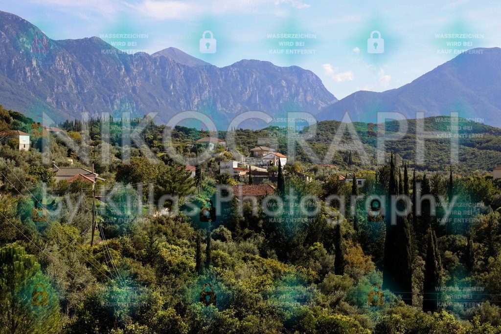 Bergdorf in Nordgriechenland | Das Dorf Kato Palaiokklision (Káto Palaiokklísion) liegt in der Präfektur Thesprotia (Θεσπρωτία) der Region Epirus (Ήπειρος) im Nordwesten Griechenlands. Laut Zensus 2011 hat Kato Palaiokklisi rund 50 Einwohner. Kato Palaiokklisi gehört der Gemeinde Filiates an.