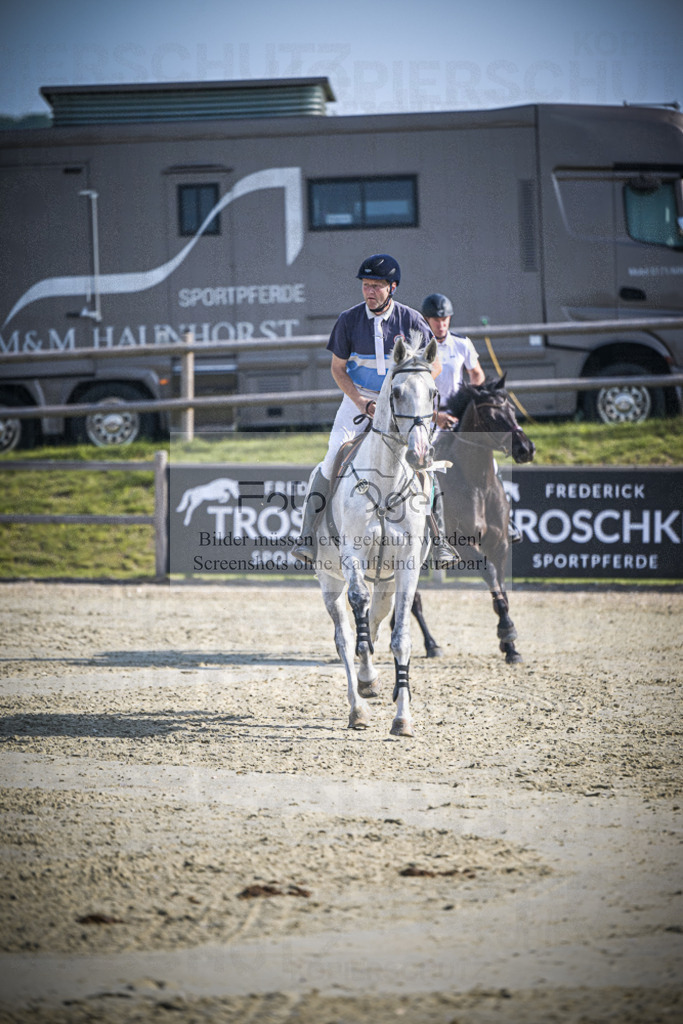 DOS_0188 | Entdecke hochwertige Reitturnierfotos von Foto Oger. Professionell, emotional und authentisch – jetzt Lieblingsmomente im Shop bestellen.Deutschlandweite Turnierfotografie. - Realisiert mit Pictrs.com