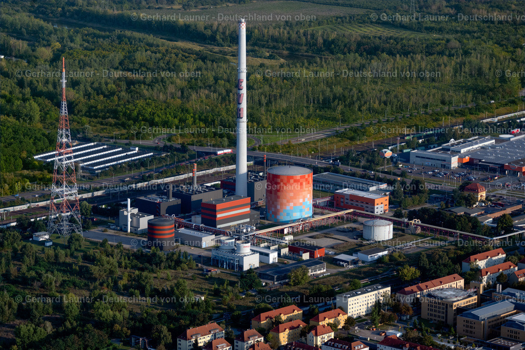 4062529 | HALLE (SAALE) 08.09.2021 Kraftwerksanlagen des Blockheizkraftwerkes - regionalen Heizkraftwerkes an der Dieselstraße in Halle (Saale) im Bundesland Sachsen-Anhalt, Deutschland. Weiterführende Informationen bei: Stadtwerke Halle GmbH. // Power station plants of the combined heat and power station - regional heat on Dieselstrasse in Halle (Saale) in the state Saxony-Anhalt, Germany. Further information at: Stadtwerke Halle GmbH. Foto: Gerhard Launer