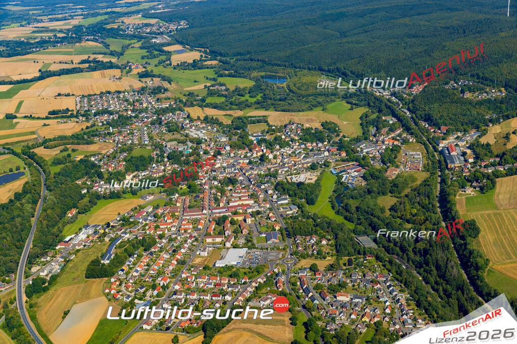 Luftaufnahme der Stadt Arzberg - Die Luftaufnahme wurde 2025 vom UL-Flugzeug heraus erstellt ( keine Drohne ) - Hochauflösende Luftaufnahme - für professionelle Ausdrucke geeignet. Die Geschenkidee !Mit Lizenz und Bildrechte bestellbar