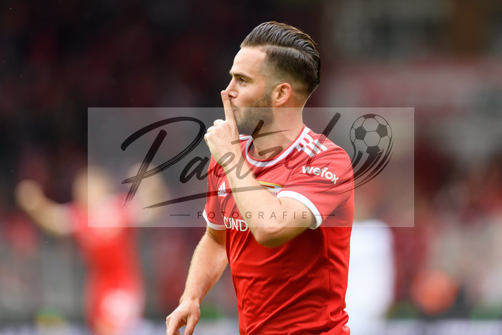 FCUBMG20210829_027 | Fussball, Herren: Niko Giesselmann (1.FC Union Berlin) Torjubel, jubelt nach seinem Treffer zum 1:0 beim Spiel der 1. Bundesliga zwischen 1. FC Union Berlin und Borussia Moenchengladbach im Stadion An der Alten Foersterei am 29.08.2021 in Berlin, Deutschland. - Realisiert mit Pictrs.com