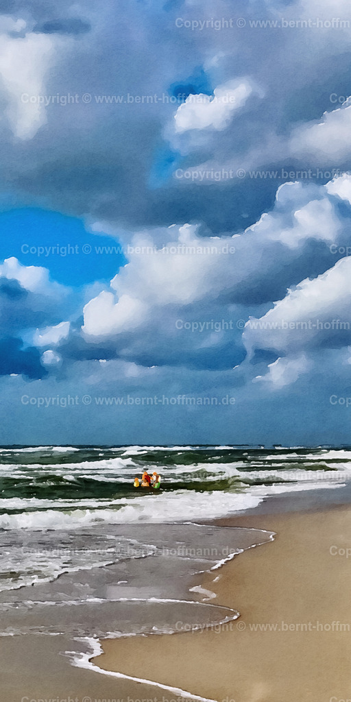 PDM2_7953_Strand_Badende_60x120 | DIGITALKUNST. Badende am Nordseestrand. Meereswellen mit Brandung und typischem Nordseehimmel. Formatvariation. Seitenverhältnis = 1 zu 2 - Realisiert mit Pictrs.com