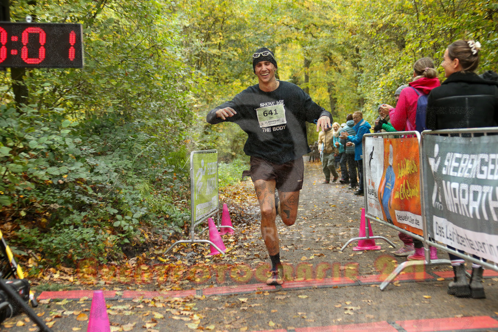 251026_1221_EX1_0162 | Sportfotografie im Rhein-Sieg Kreis, Köln, Bonn, NRW, Rheinland Pfalz, Hessen, etc. Unser Tätigkeitsfeld umfasst den Laufsport vom Volkslauf über den Marathon, Duathlon, Triathon bis zum Ultralauf wie Kölnpfad Ultra oder Schindertrail.