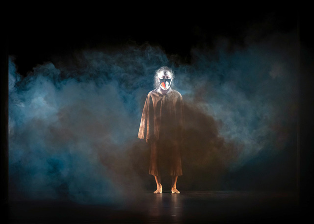 Tadashi Endo - Sasayaki | Digital Fotografie für großformatige FineArtPrint, im Gallus Theater Frankfurt am Main 2022, Butoh Tänzer Tadashi Endo: http://www.butoh-ma.de/
Digital photography for large format FineArtPrint, in Gallus Theater Frankfurt am Main 2022, Butoh dancer Tadashi Endo: http://www.butoh-ma.de/
 - Realisiert mit Pictrs.com