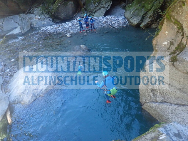 PC020059 | Bestelle die Bilder deines Berg- oder Wasser-Abenteuers mit Mountain Sports bequem von zu Hause aus direkt über unseren Online Fotoshop von pictrs.com. - Realisiert mit Pictrs.com