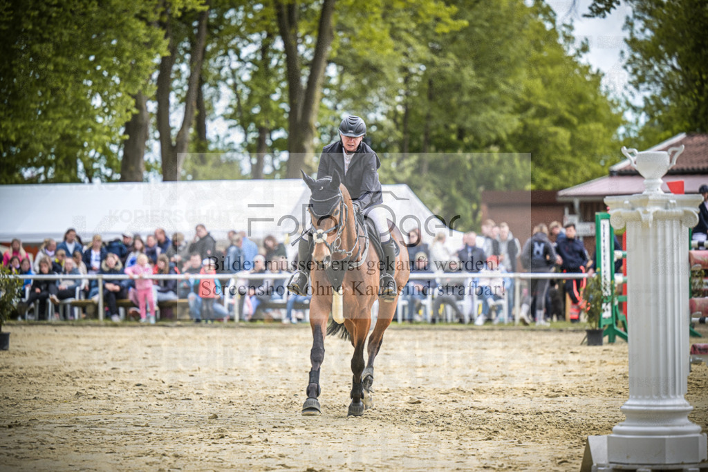 DOS_1602 | Entdecke hochwertige Reitturnierfotos von Foto Oger. Professionell, emotional und authentisch – jetzt Lieblingsmomente im Shop bestellen.Deutschlandweite Turnierfotografie. - Realisiert mit Pictrs.com