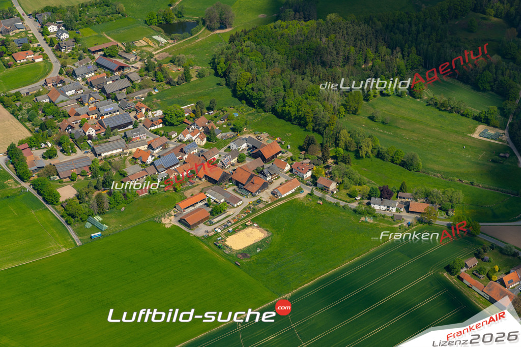 Die Luftaufnahme Schwärzdorf - Mitwitz wurde 2022 vom Flugzeug aus (keine Drohne) erstellt. Hohe Auflösung -für große Poster und Wandbilder geeignet - Garantiert!