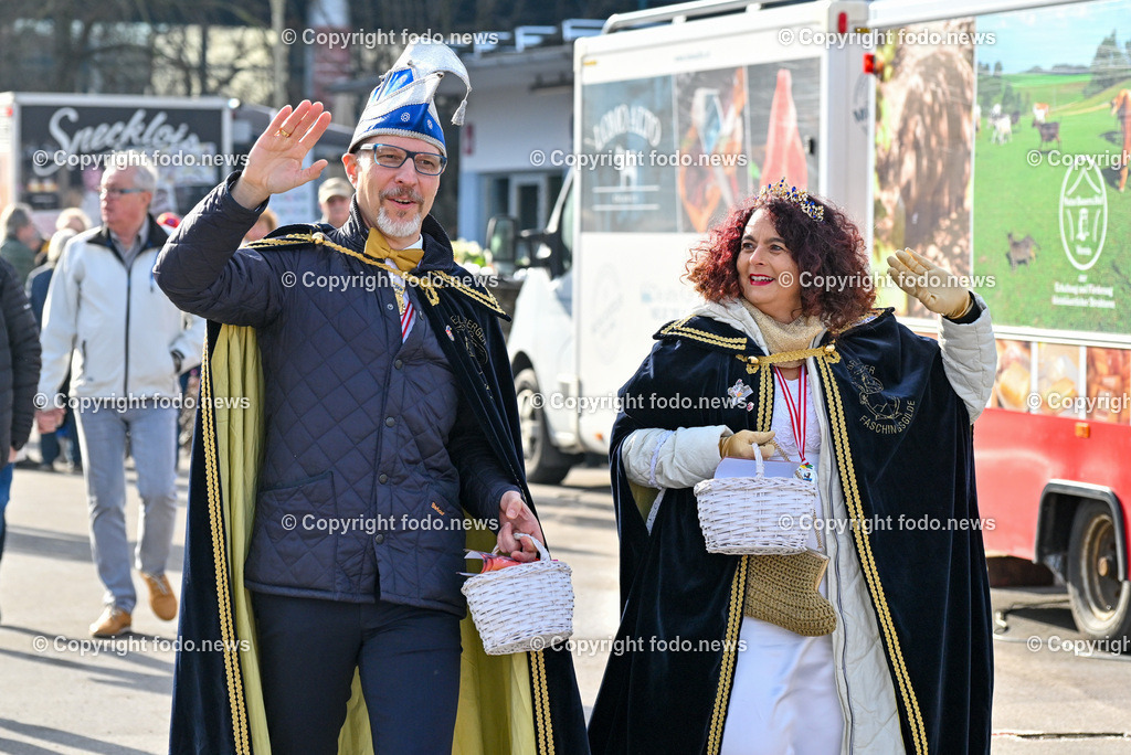 Suedbahnhofmarkt Linz_ Faschingsumzug 2024_ 10.02.2024-6 | 10.02.2024, Linz, AUT, Suedbahnhofmarkt, Faschingsumzug 2024, im Bild Ebelsberger Faschingsgilde, Umzug, Musik, Masken, maskiert, Krapfen, Verkleidungen, Prinzenpaar