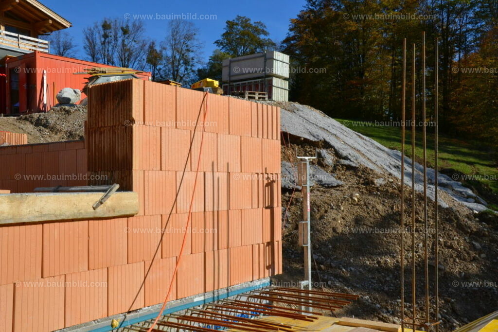 bib-lg07-mauerarbeiten-0122 | Nach LV-Leistungsgruppen sortierte Detailfotos über den Bau eines Hauses. Alle Hausbau-Bilder direkt vom Urheber und Autor der Website Haus-Selber-Bauen.com