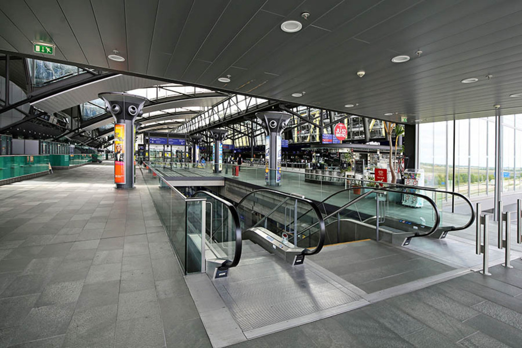 Foto: Leipzig - Flughafen Leipzig-Halle | Das Team hinter BILDLEXIKON LEIPZIG bündelt historische wie aktuelle Informationen über die Stadt Leipzig in Text und Bild auf einer Plattform und stellt diese der interessierten Öffentlichkeit zur Verfügung.