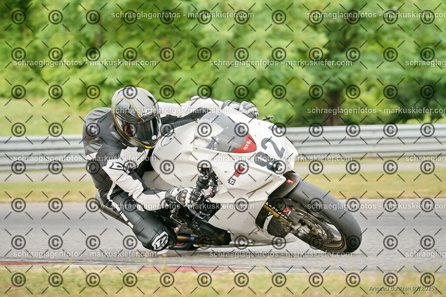 25bt05-0019 | markuskiefer.com - Realisiert mit Pictrs.com