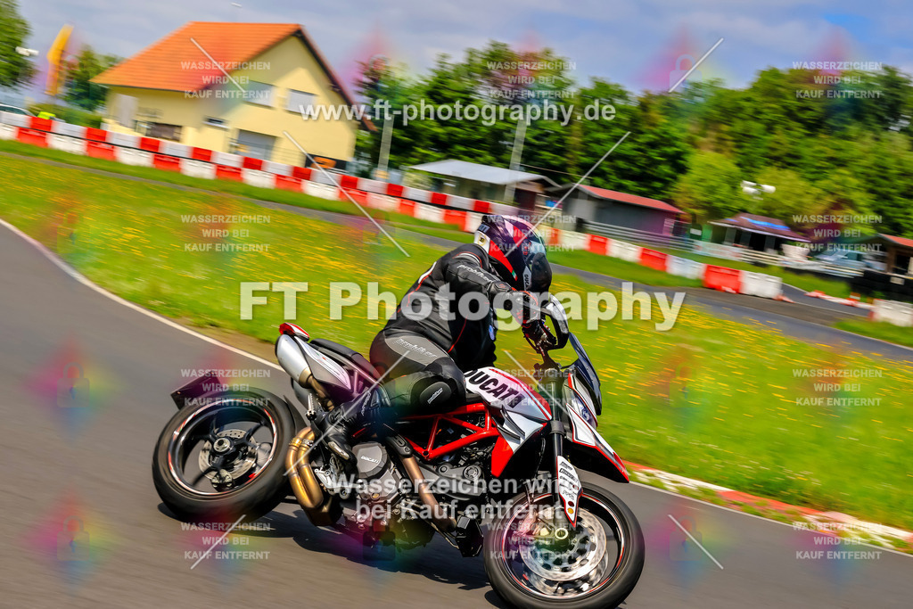 VBK-8213 | Hier findet Ihr Bilder von Touristenfahrten auf der Nürburgring Nordschleife oder von anderen Veranstaltungen die ich besucht habe. Viel Spass beim Durch Schauen 