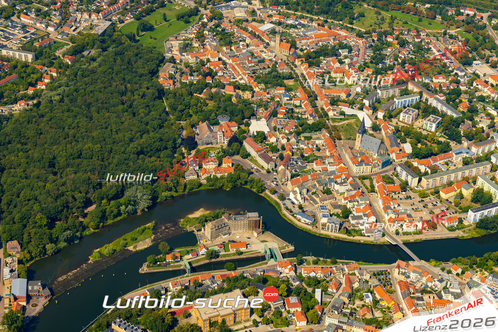 Schrägluftbild  Saale Ufer  Bernburg - Das Luftbild wurde 2025 vom UL-Flugzeug heraus erstellt (ohne Drohne- keine Drohnenaufnahme ) - Hochauflösende Luftaufnahme -Nicht vergleichbar mit Google Maps oder Satelittenbilder- Die Geschenkidee !Mit Lizenz und Bildrechte bestellbar