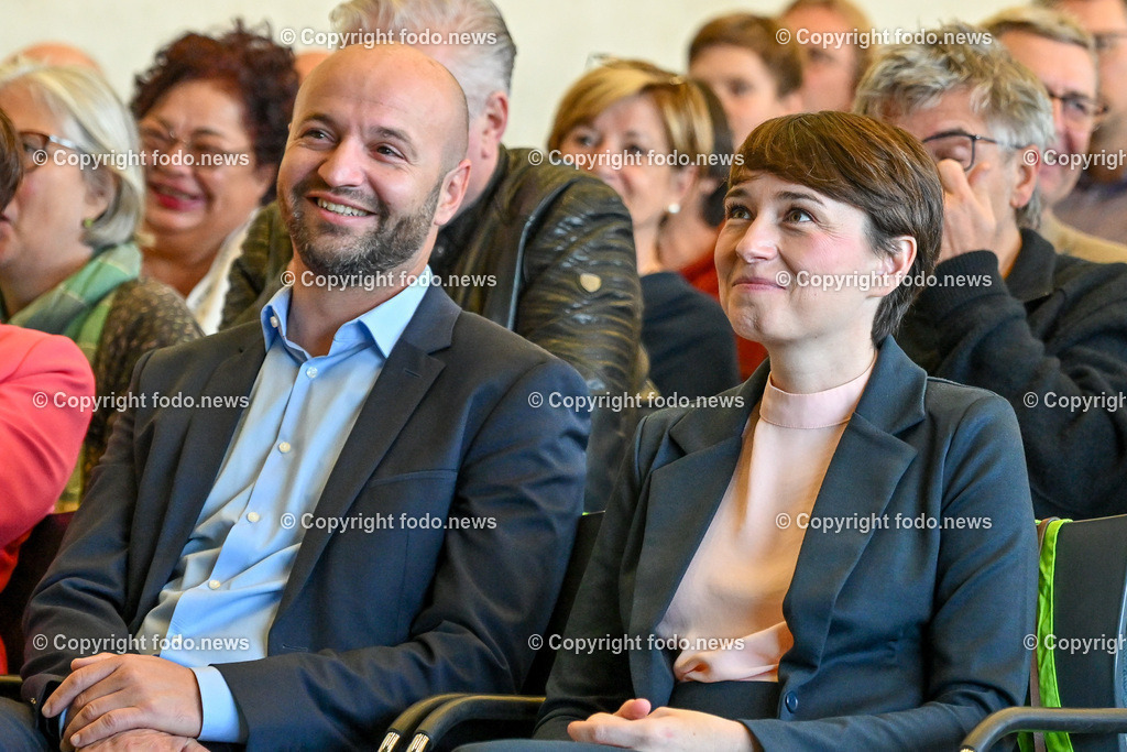 Landesversammlung der Gruenen Ooe 2023_ Zukunft ist unsere Staerke_ 21.10.2023-13 | 21.10.2023, Lentos Linz, AUT, Landesversammlung der Gruenen Ooe 2023, Zukunft ist unsere Staerke, im Bild Severin Mayr (Die Gruenen, Klubobmann), Sigi Maurer (Die Gruenen, Klubobfrau, NAbg)