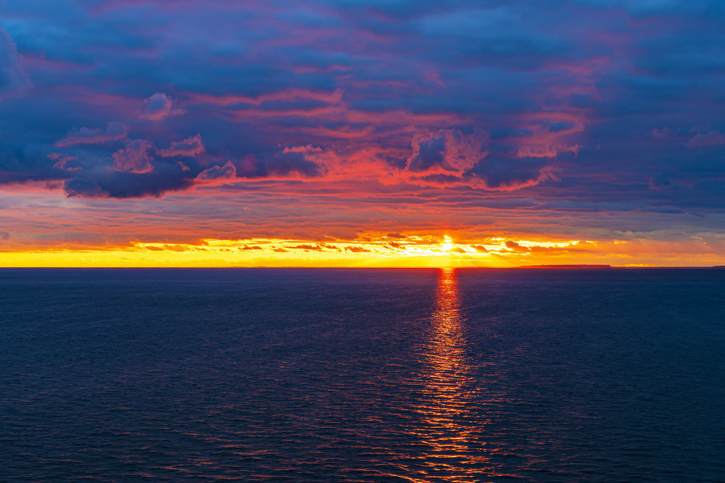 Blick über die Ostsee mit Wolken und Sonnenaufgang | Blick über die Ostsee mit Wolken und Sonnenaufgang.