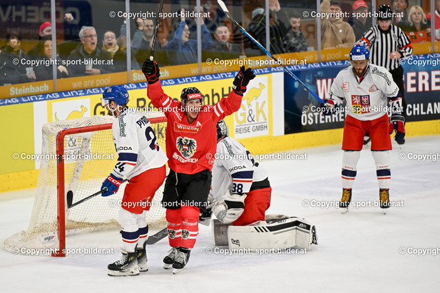 AUT, Eishockey Team Austria vs Team Czech Republic | 20.04.2024, Eishalle Linz, AUT, OEHV, Eishockeylaenderspiel, Team Austria vs Team Czech Republic, im Bild Emilio Romig (AUT), Jubel Spieler Team Austria (AUT)


// International Hockey League Match between Austria and Czech Republic in Linz, Austria on 2024/04/20