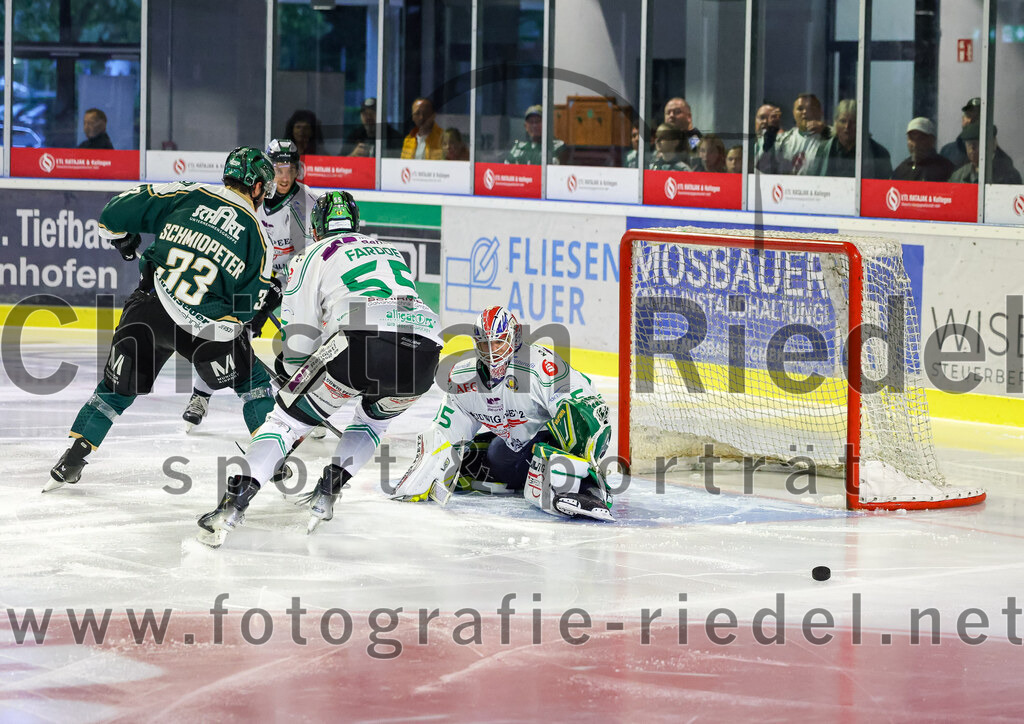 2025-09-21_078_TSV_Erding_gegen_Hoechstadter_Alligators | Erding, Deutschland, 21.09.2025:Eishockey, Oberliga Süd 2025 / 2026, 2. Spieltag, TSV Erding gegen Höchstadter Alligators, Endergebnis: 3:4Foto: Christian Riedel / fotografie-riedel.net