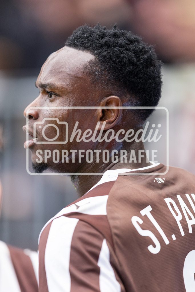 Fußball I Männer I Saison 2025-2026 I Bundesliga I FC St. Pauli - VfL Wolfsburg I 12904 | realhellocedii - Realisiert mit Pictrs.com
