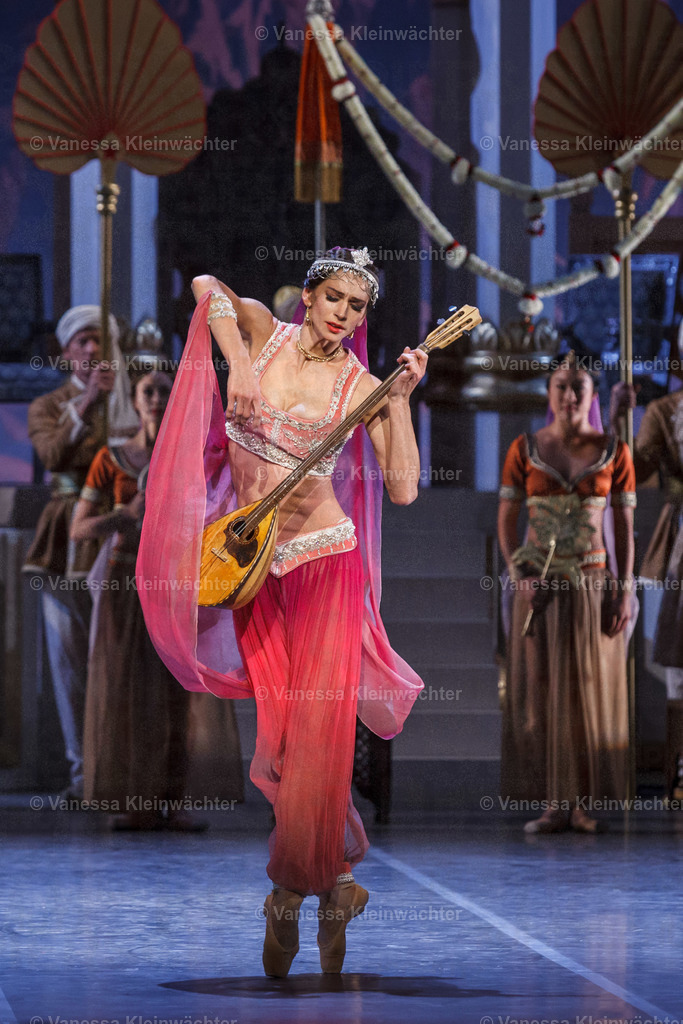  Ballett "La Bayadère" (Fotoprobe) in der Staatsoper unter den Linden | Berlin, 02.11.2018: Fotoprobe des Balletts "La Bayadere" in der Staatsoper Unter Den Linden.  - Realisiert mit Pictrs.com