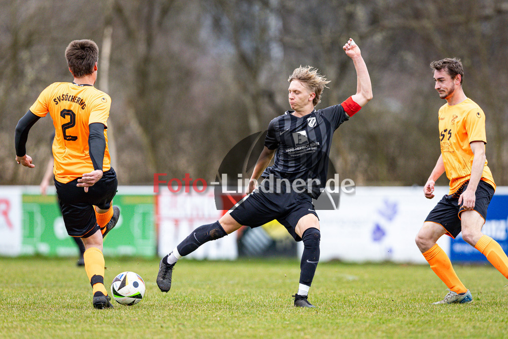 SV Polling II gegen SG SV Eberfing/SV Söchering | Fußball A-Klasse Herren Oberbayern Zugspitze Gruppe 5 2024/25, SV Polling II gegen SG SV Eberfing/SV Söchering, 20250330,Lukas FENDT (SV Polling II 8) verteidigt,2025-03-30 in Polling (Sportplatz Polling), Lukas FENDT (SV Polling II 8)Copyright: WolfgangxLindner www.foto-lindner.de